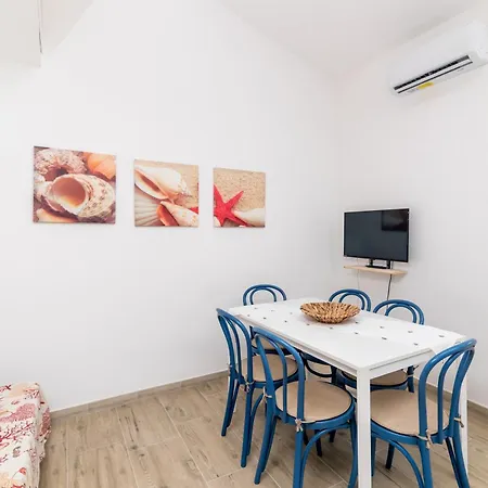 Apartment Le Dimora Ibiscus 50mt From - Happy Stintino